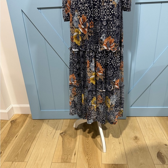 Stella and Julie Semi dress - Picture 5 of 9